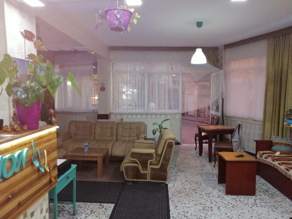 بيت شباب Hayat Pansiyon اسطنبول المظهر الخارجي الصورة